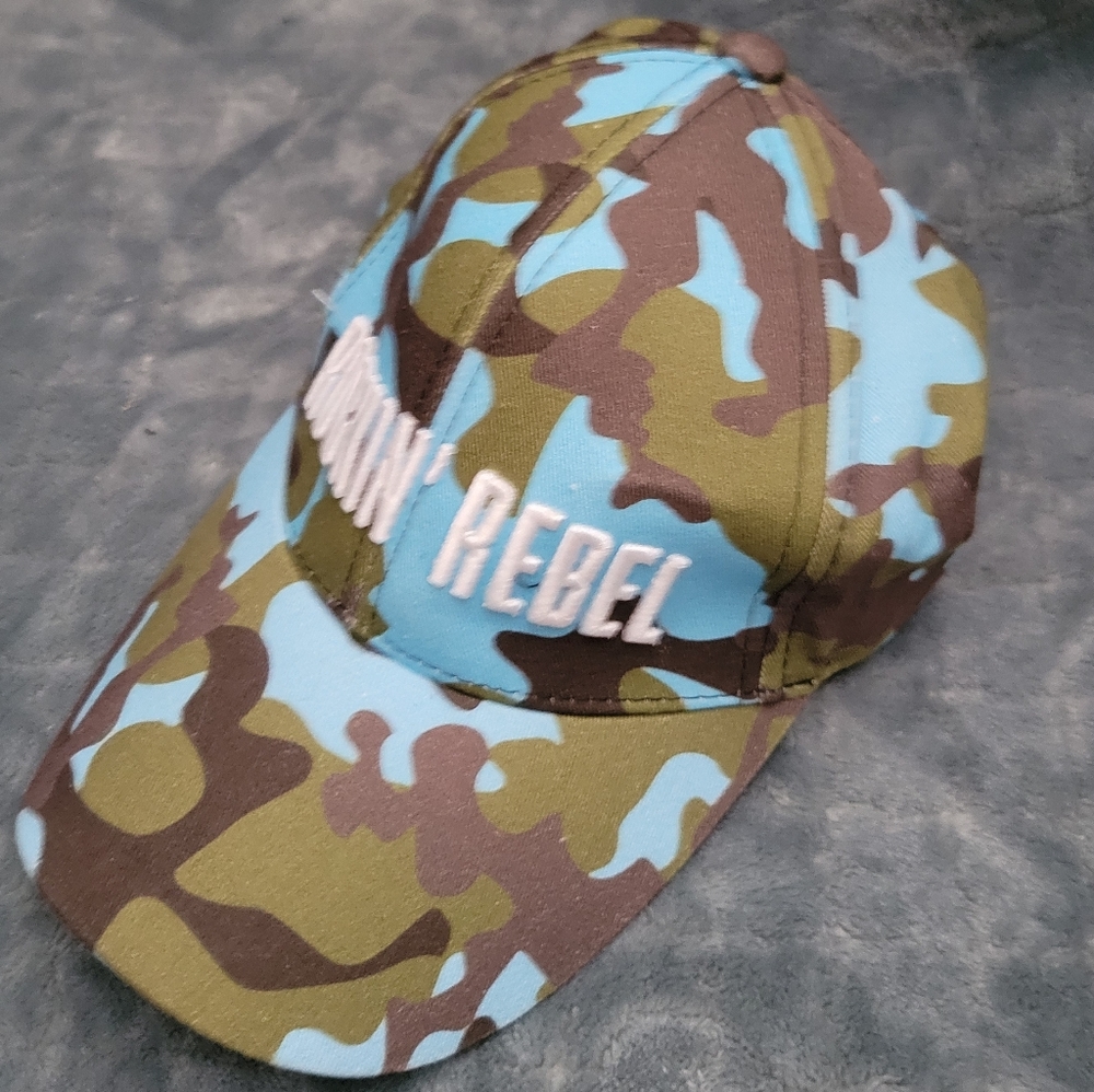 MAC COSMETICS Hat Rocking Rebel - Picture 3 of 5